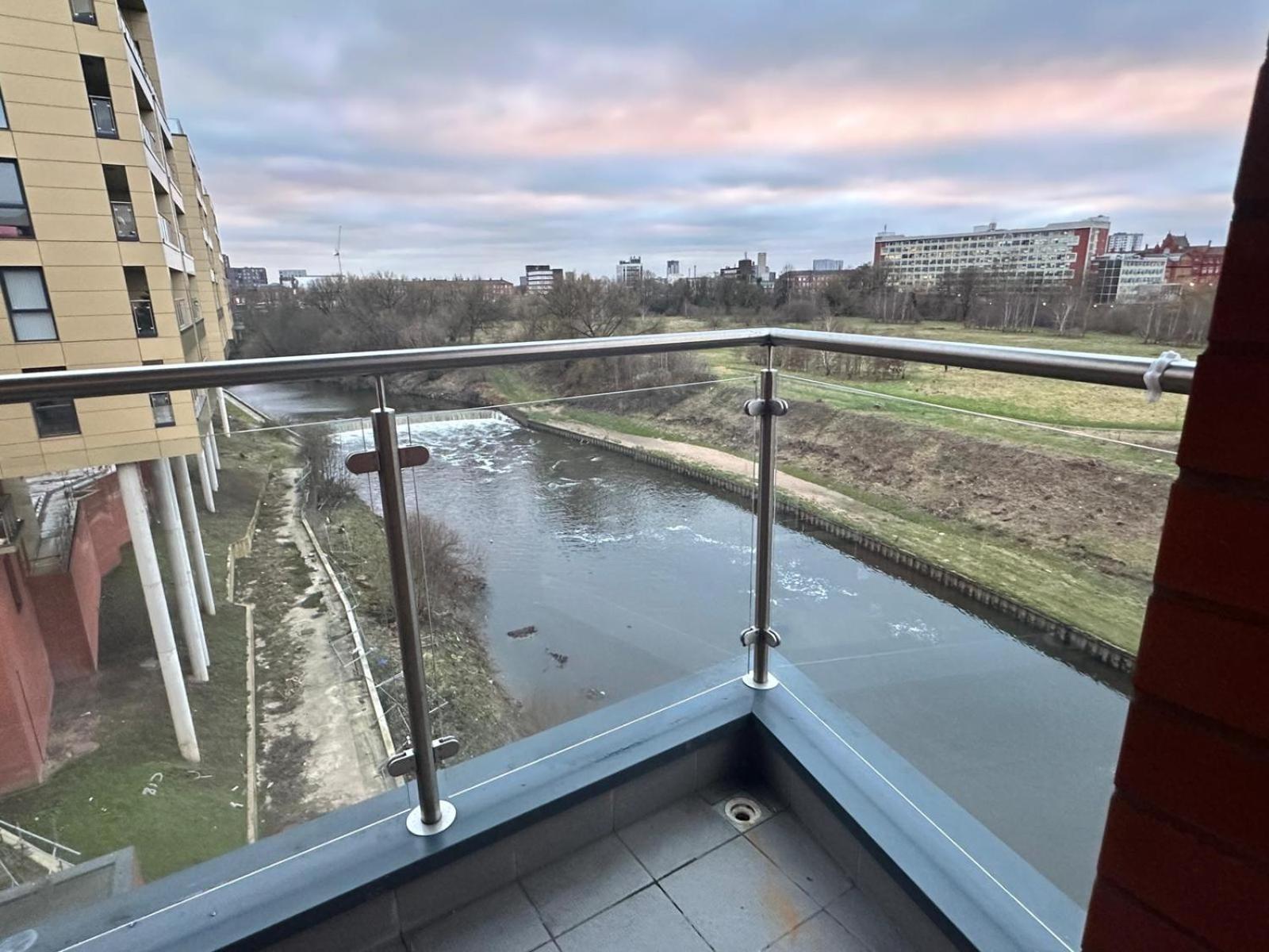 Adelphi Wharf Apartments By Beehosting Manchester Exteriör bild