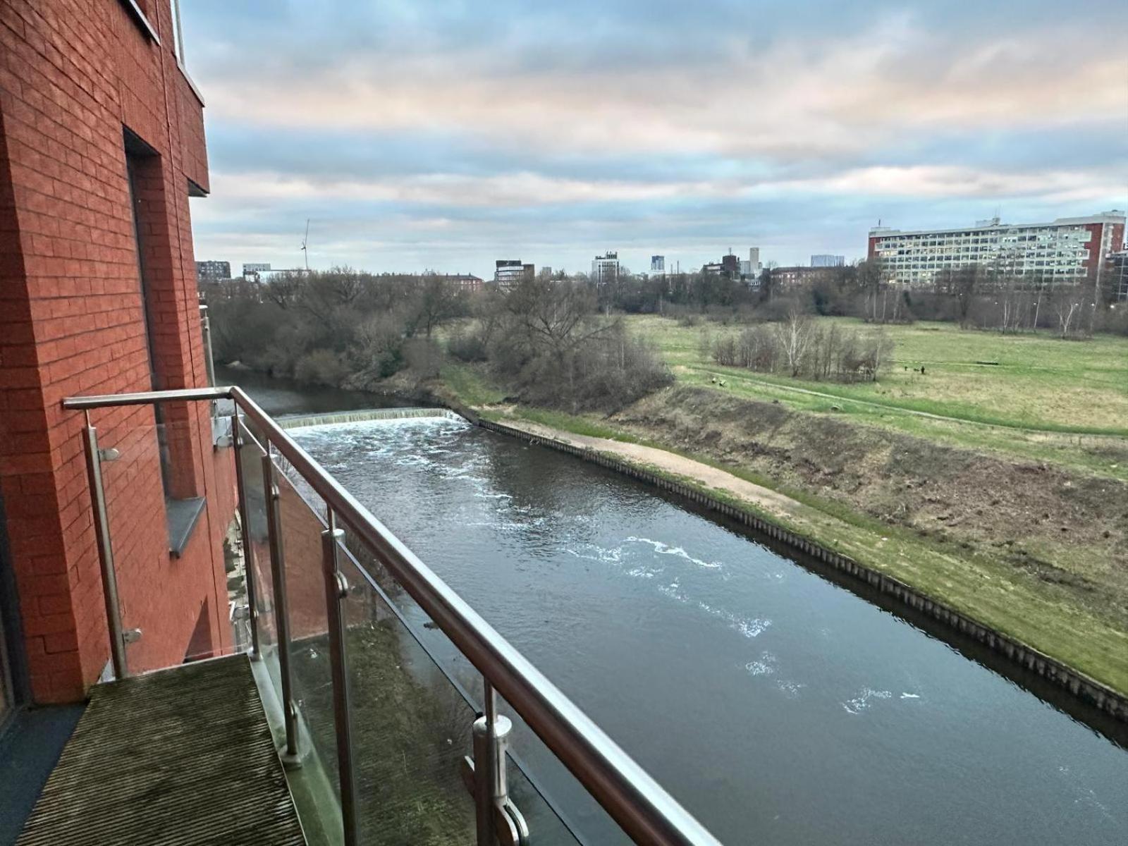 Adelphi Wharf Apartments By Beehosting Manchester Exteriör bild